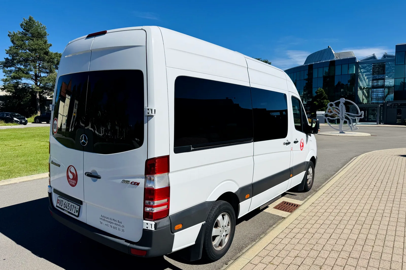 Voyages Stevic Sàrl 13-seat Sprinter minibus, rear view